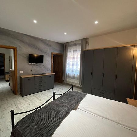 Lia House Apartman Brassó Kültér fotó