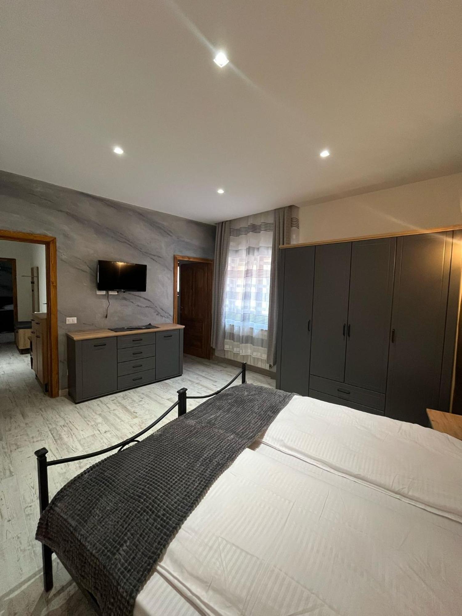 Lia House Apartman Brassó Kültér fotó