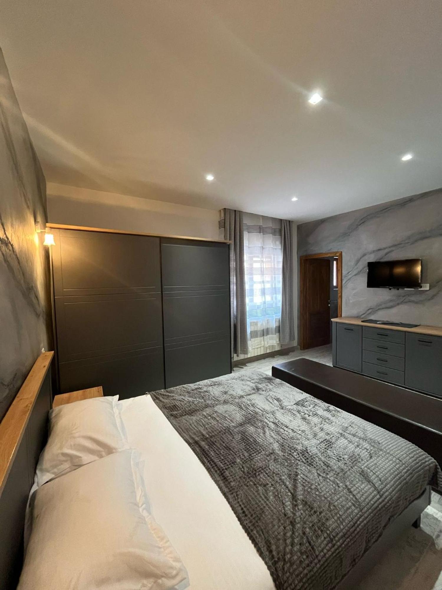 Lia House Apartman Brassó Kültér fotó